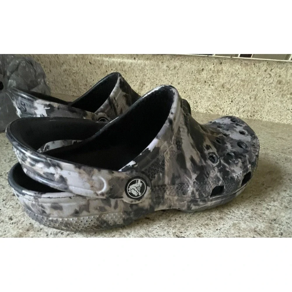 Crocs Gray/Black/White Camo Slip-On Clog Sandals Women's 7 Men's 5